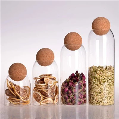 ঢাকনা সহ কাচের পাত্র